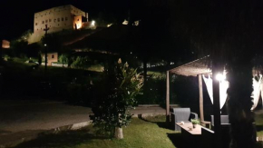 VAL D'ORCIA DELUXE 2, RAFFINATA CASA immersa nel verde con WiFi, giardino e parcheggio Montalcino
